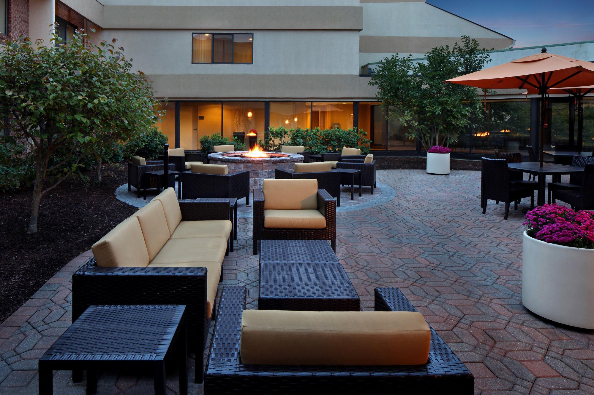 Courtyard Hartford Cromwell Hotel Екстериор снимка