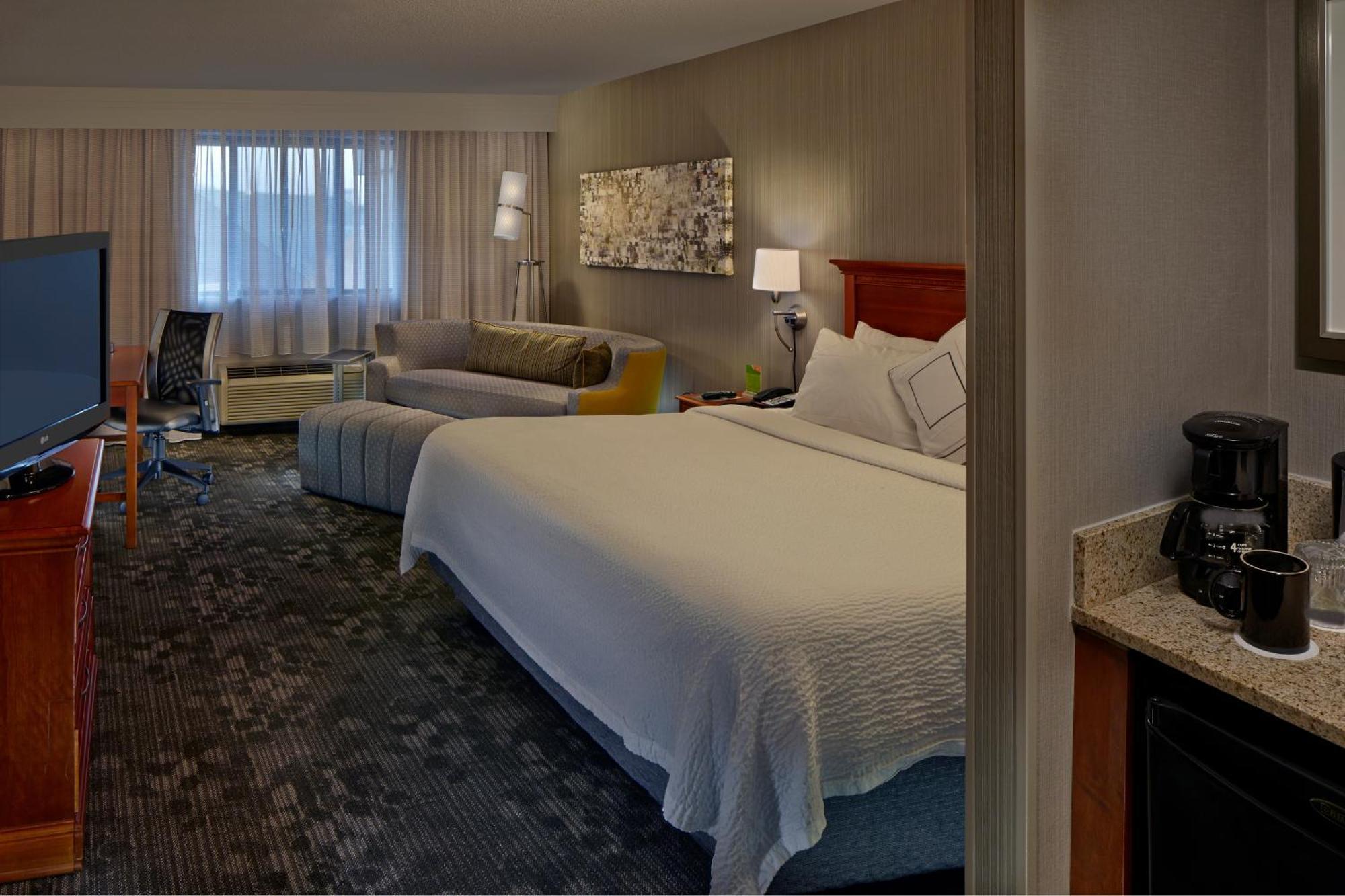 Courtyard Hartford Cromwell Hotel Екстериор снимка