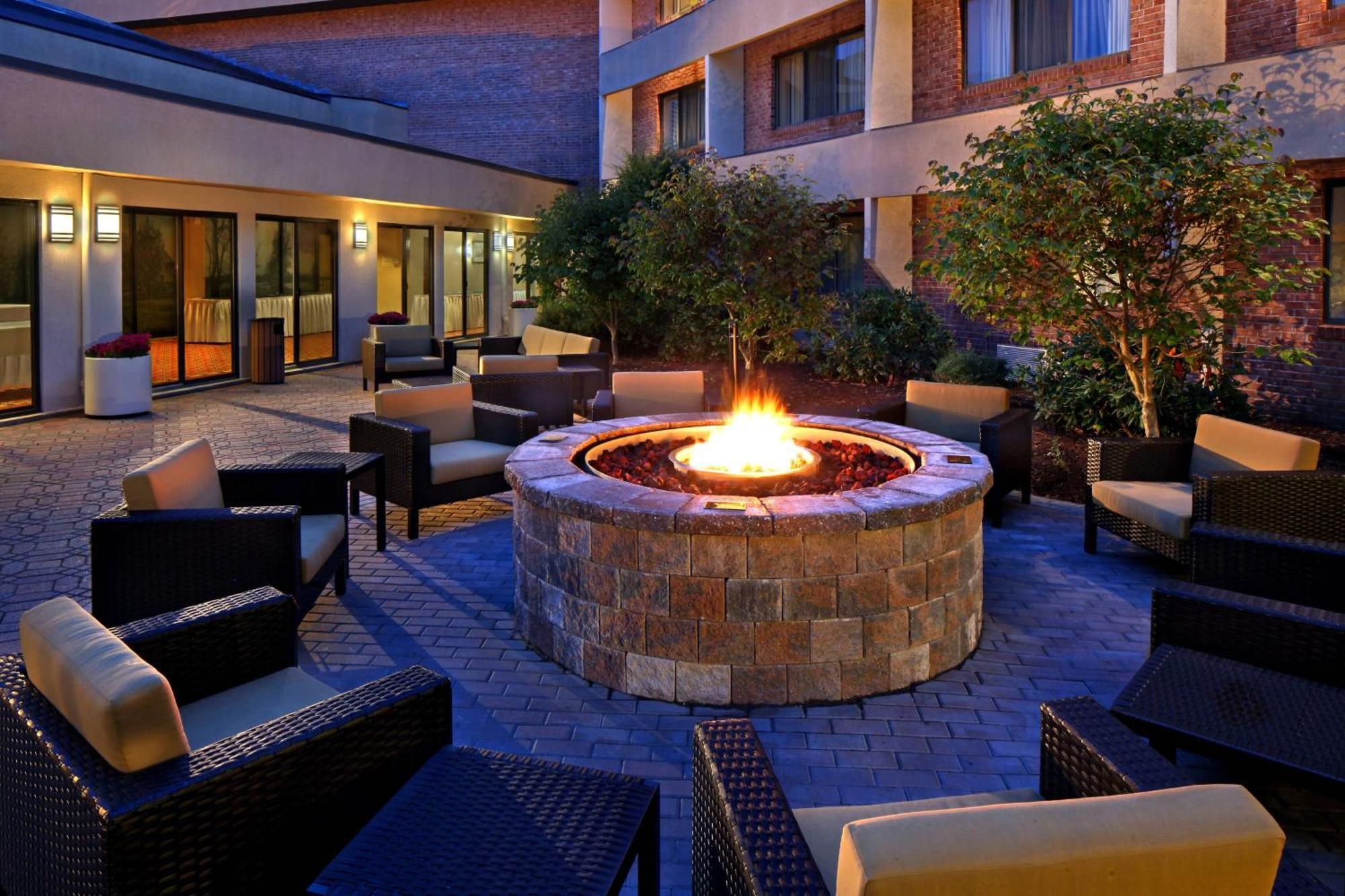 Courtyard Hartford Cromwell Hotel Екстериор снимка