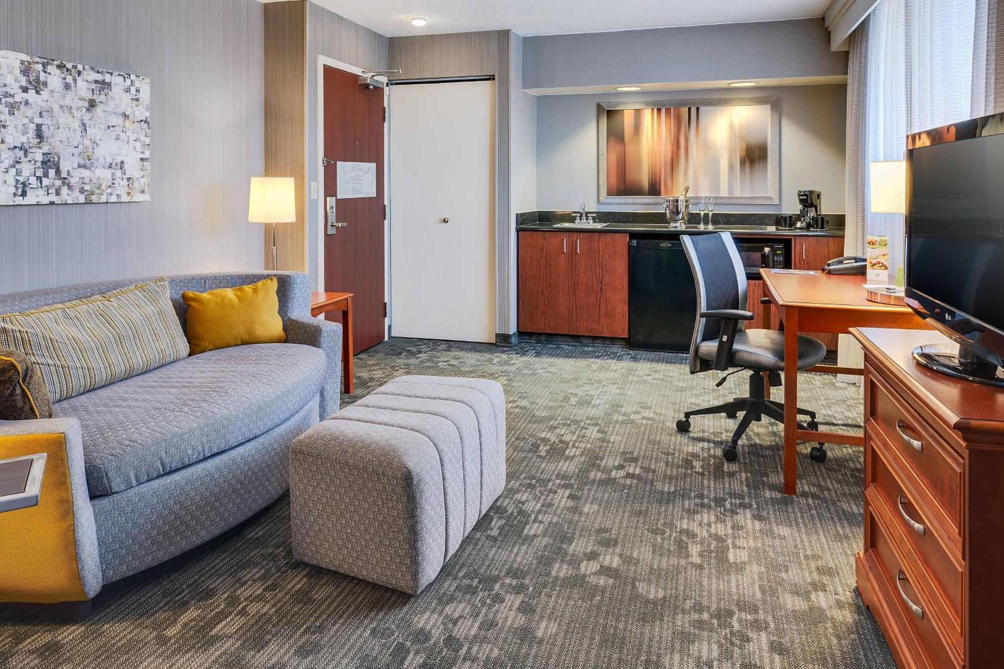 Courtyard Hartford Cromwell Hotel Екстериор снимка