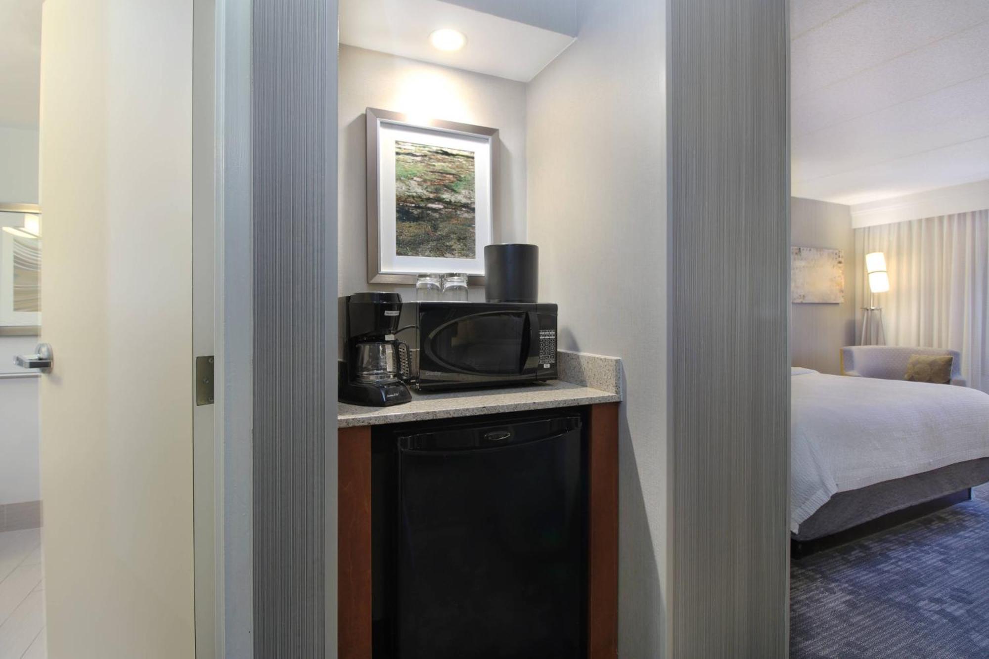 Courtyard Hartford Cromwell Hotel Екстериор снимка